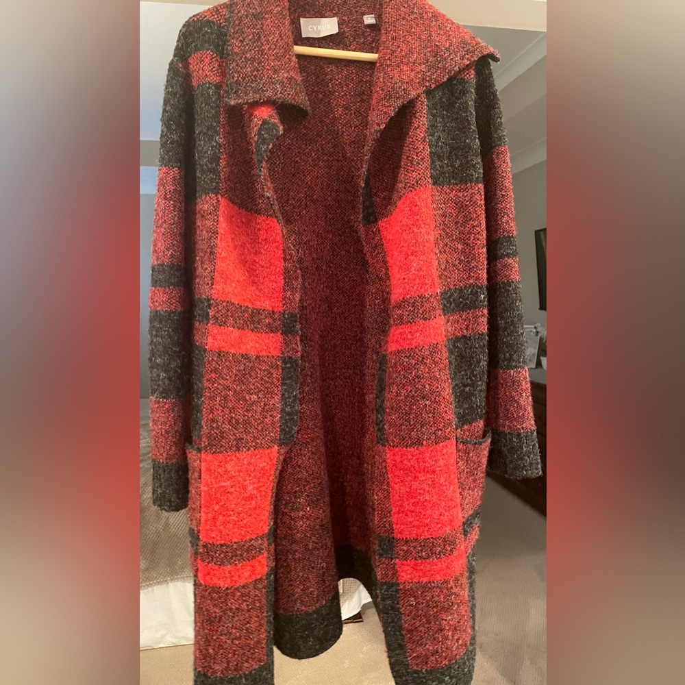 Red and black sweater - Picture 1 of 1
